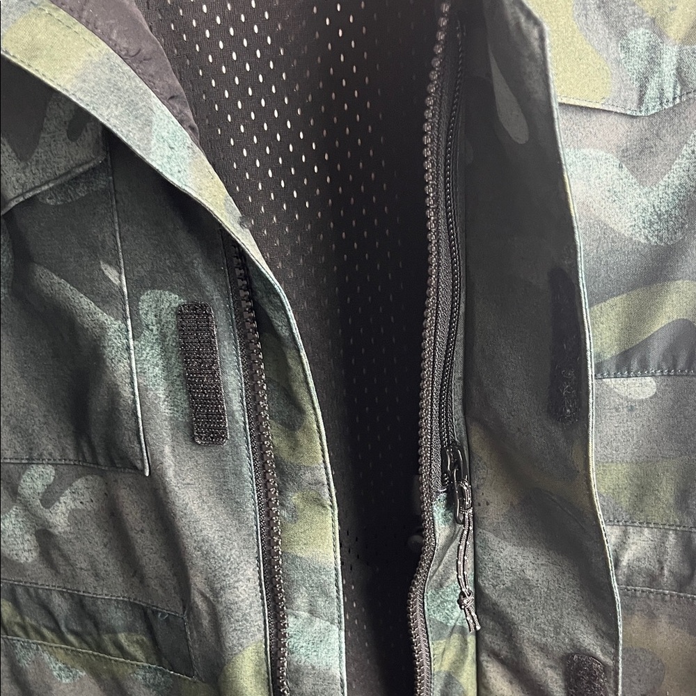 Volcom Women’s Green and Black Camo Field Ski Snow Jacket with Gore-Tex Tech - Picture 7 of 13